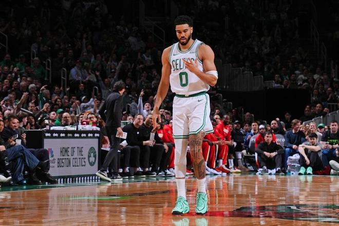 塔图姆率凯尔特人逆转老鹰 防守反击成关键