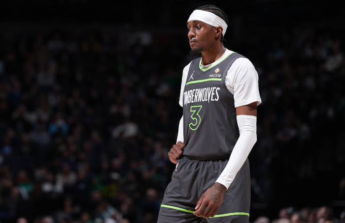 森林狼双线受挫：麦克丹尼尔斯伤退 爱德华兹复