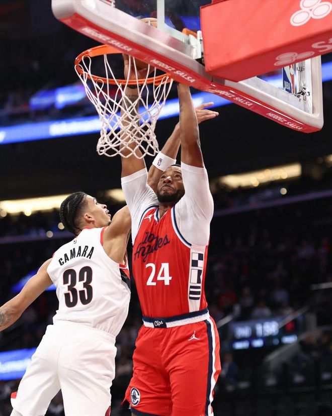 快船客场遭勇士逆转无缘季后赛