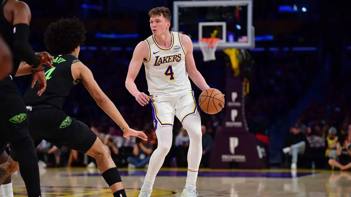 湖人双核报销陷困境 用人决策成生死考验