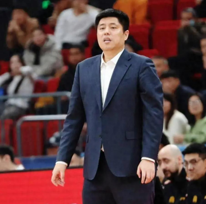 广东宏远生死战引热议 老板督训变阵冲击季后赛